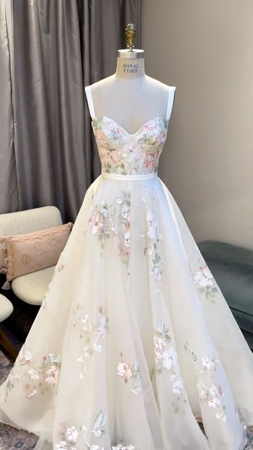 váy cưới hoa lá 